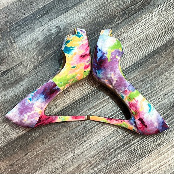 Guess Multi Color Screen Print Floral Peep Toe Pump /Size 7/ Item# 1-24954 - Picture 5 of 6